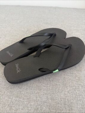 Sanuk Women’s yoga Joy Black Flip Flop Sandals